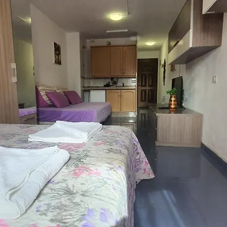 Chaparral Studio With Terrace And Pool View * طوستا ديل سيلونثيو